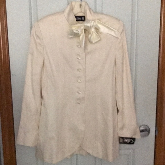 Calise II off white suit. Sz 4. BNWT. 100% silk. - Picture 6 of 7